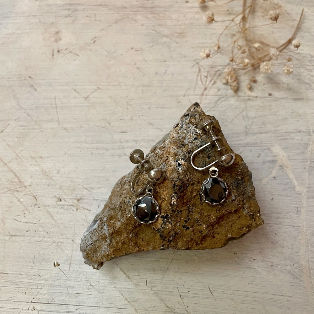 ✨ VINTAGE Black & Silver Dangle Earrings ✨